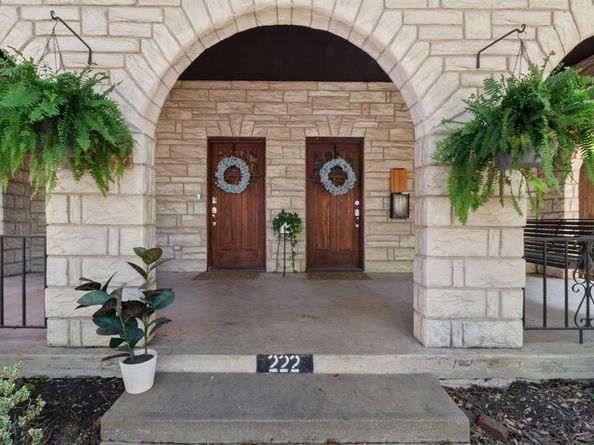 222 S Edgefield Avenue , Dallas Texas 75208