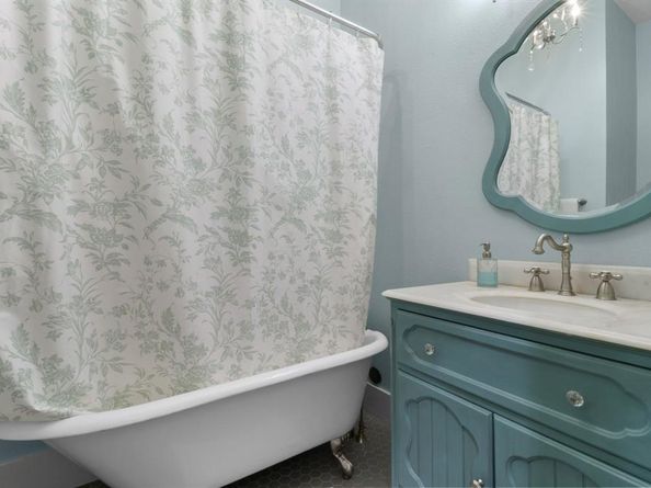 222 S Edgefield Avenue , Dallas Texas 75208