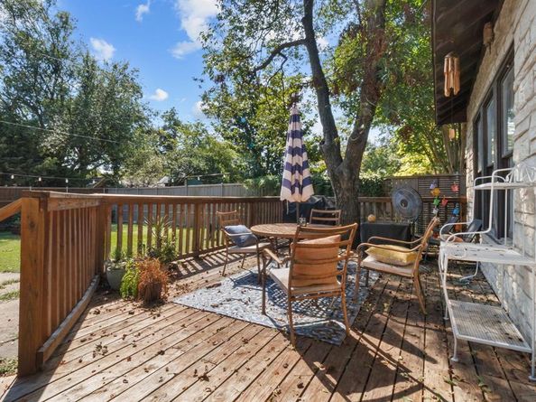 222 S Edgefield Avenue , Dallas Texas 75208