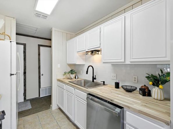 2088  Paint Pony Lane , Keller Texas 76248