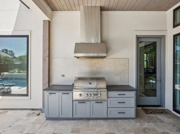 5861  Meletio Lane , Dallas Texas 75230