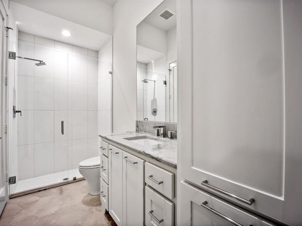 5861  Meletio Lane , Dallas Texas 75230