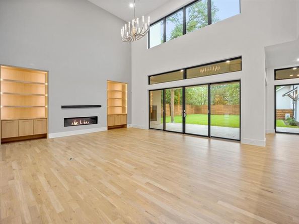 5861  Meletio Lane , Dallas Texas 75230
