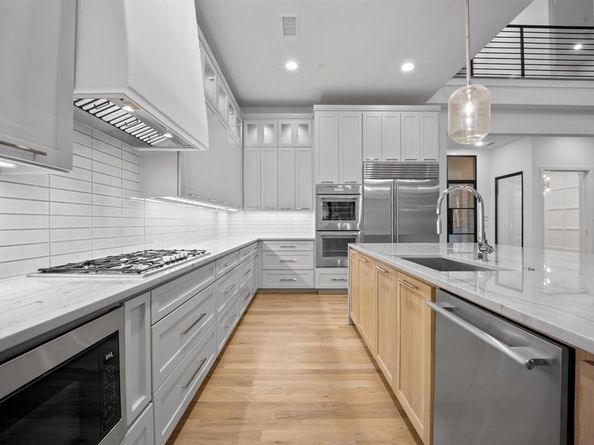 5861  Meletio Lane , Dallas Texas 75230