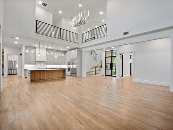5861  Meletio Lane , Dallas Texas 75230