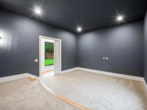 5861  Meletio Lane , Dallas Texas 75230
