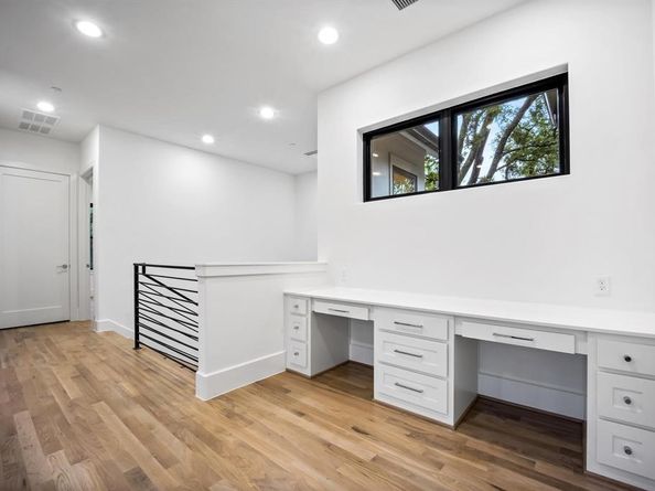 5861  Meletio Lane , Dallas Texas 75230