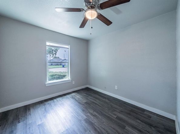 2939 N El Centro Way , Dallas Texas 75241