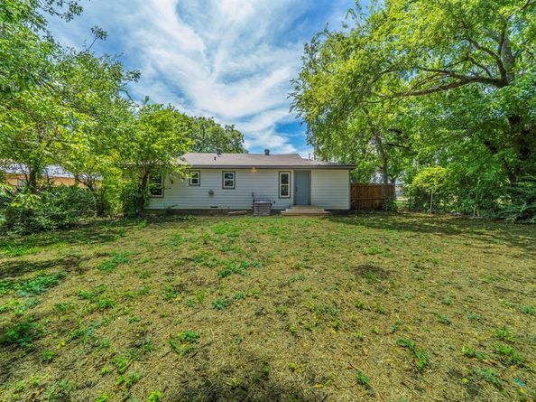 2939 N El Centro Way , Dallas Texas 75241