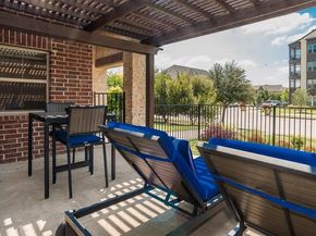 881  Birds Fort Trail , Arlington Texas 76005