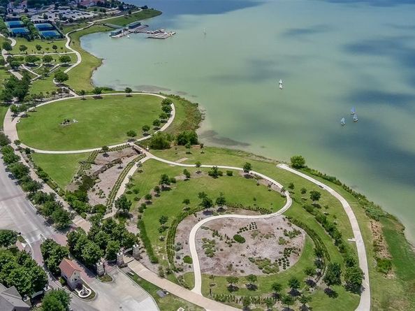 881  Birds Fort Trail , Arlington Texas 76005