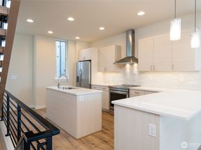 9239 B 16th Avenue SW, Seattle WA 98106