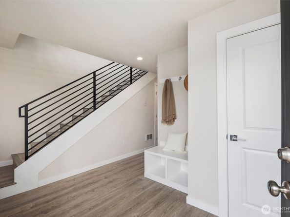 9239 B 16th Avenue SW, Seattle WA 98106