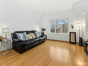 1736 10th Avenue NE C213, Issaquah WA 98209