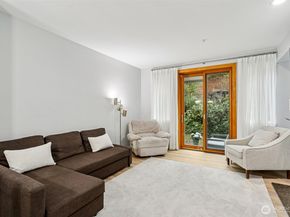 21264 SE 42nd Lane 21264, Issaquah WA 98029