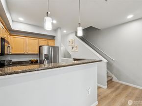 21264 SE 42nd Lane 21264, Issaquah WA 98029