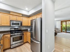21264 SE 42nd Lane 21264, Issaquah WA 98029