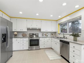18930 66th Place W, Lynnwood WA 98036