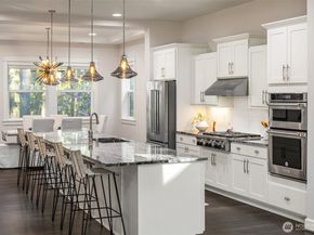 404 6th Lane NE, Issaquah WA 98029