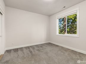 404 6th Lane NE, Issaquah WA 98029