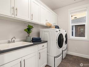 404 6th Lane NE, Issaquah WA 98029