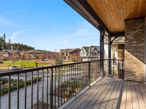 404 6th Lane NE, Issaquah WA 98029