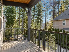 404 6th Lane NE, Issaquah WA 98029
