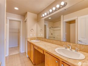 5583 Lakemont Boulevard SE 1603, Bellevue WA 98006