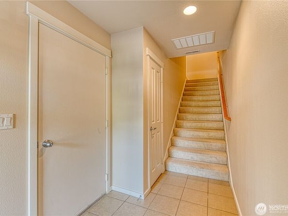 5583 Lakemont Boulevard SE 1603, Bellevue WA 98006