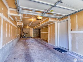 5583 Lakemont Boulevard SE 1603, Bellevue WA 98006