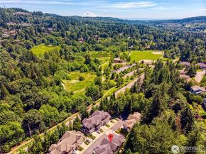 5583 Lakemont Boulevard SE 1603, Bellevue WA 98006