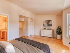 5583 Lakemont Boulevard SE 1603, Bellevue WA 98006