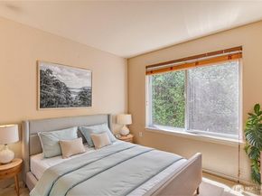 5583 Lakemont Boulevard SE 1603, Bellevue WA 98006