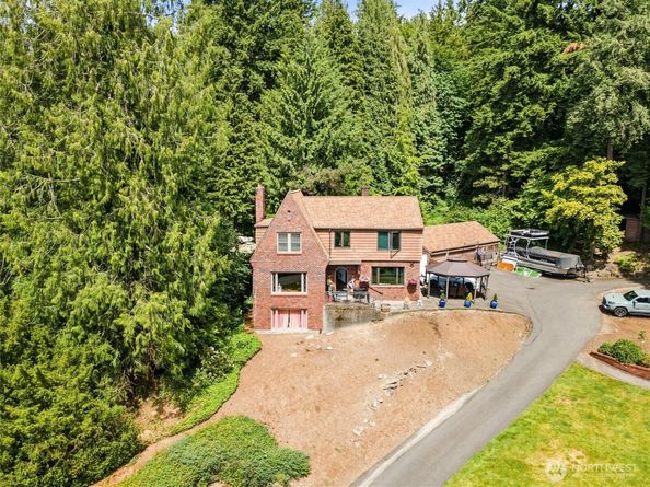 13117 Holmes Point Drive NE, Kirkland WA 98034