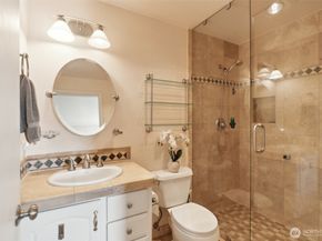 4222 Beach Drive SW 202, Seattle WA 98116