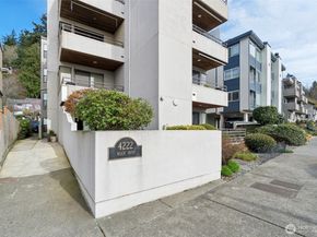 4222 Beach Drive SW 202, Seattle WA 98116