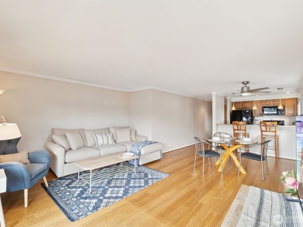 4222 Beach Drive SW 202, Seattle WA 98116
