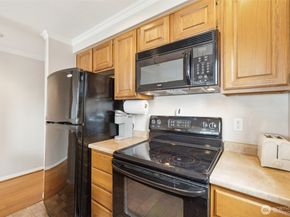 4222 Beach Drive SW 202, Seattle WA 98116