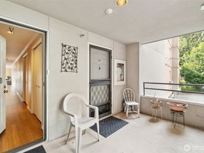 4222 Beach Drive SW 202, Seattle WA 98116