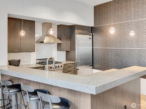 10650 NE 9th Place 422, Bellevue WA 98004