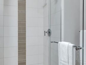 10650 NE 9th Place 422, Bellevue WA 98004