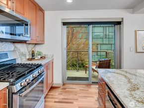 10650 NE 9th Place 422, Bellevue WA 98004