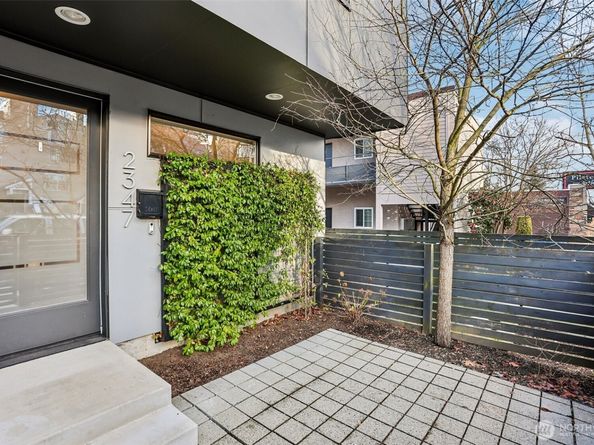 2347 10th Avenue E, Seattle WA 98102