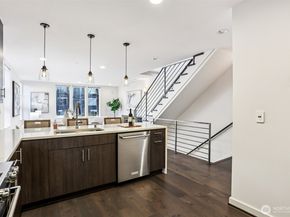 2347 10th Avenue E, Seattle WA 98102