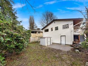 9539 7th Avenue NW, Seattle WA 98117