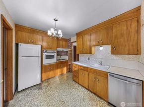 9539 7th Avenue NW, Seattle WA 98117