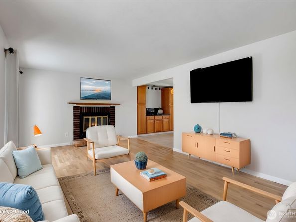 27030 14th Avenue S, Des Moines WA 98198