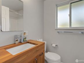 27030 14th Avenue S, Des Moines WA 98198