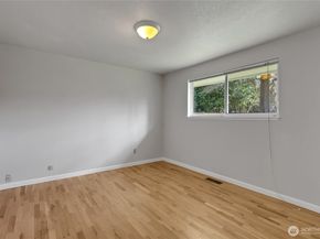 27030 14th Avenue S, Des Moines WA 98198