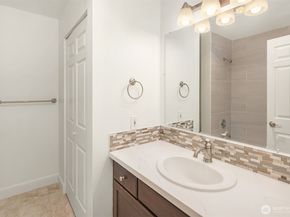 5000 NW Village Park Drive G242, Issaquah WA 98027